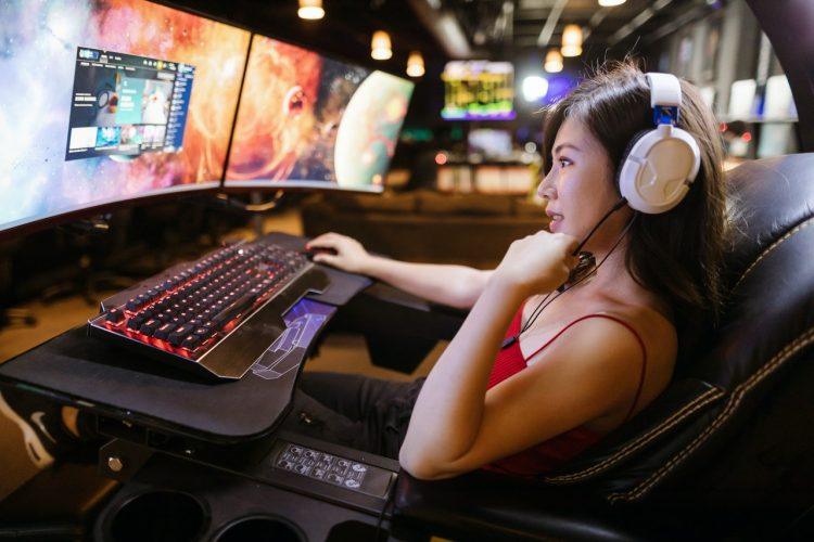 Why is online gaming becoming so popular?