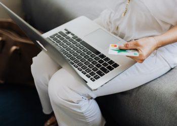 The Advantages and disadvantages of selling on Amazon and eBay