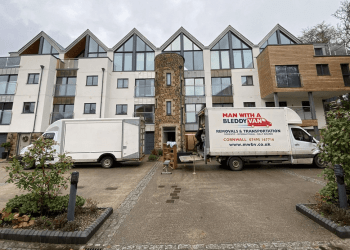 Reasons to hire a Cornwall Removal Company instead of moving yourself