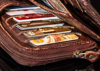The Pros and Cons of Hiring a Debt Collection Agency in London