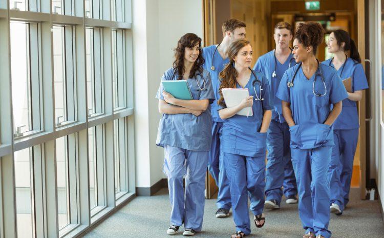 What uniform options are available to clinical staff?