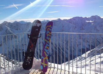 Should You Choose Snowboarding Or Skiing?