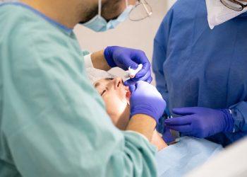 Four Benefits of Full Mouth Dental Implants