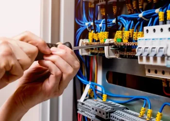 3 Reasons to use your local electrician