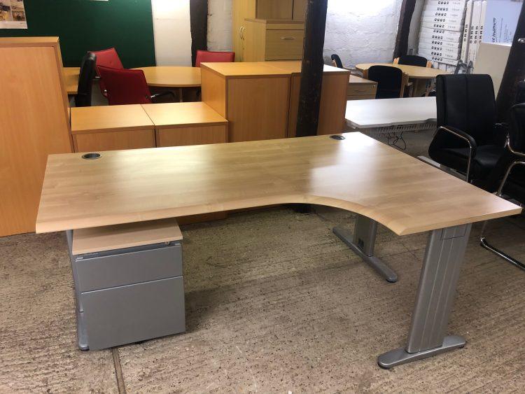 Benefits of Buying Second Hand Used Office Furniture