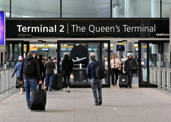 Travel Made Simple: Why You Should Opt for Minibus Hire at Heathrow