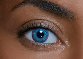 Enhance Your Look with Colored Contact Lenses – The Pros and Cons