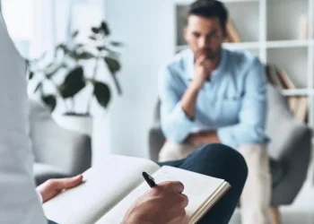 Navigating Life Transitions with a Psychotherapist in London: A Path to Resilience
