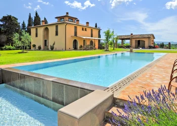 Living La Dolce Vita: The Unparalleled Benefits of Renting a Tuscan Villa