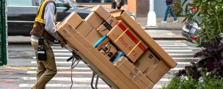 Making the Most of Same-Day Delivery: A Guide to Choosing the Right Sameday Courier for Your Needs