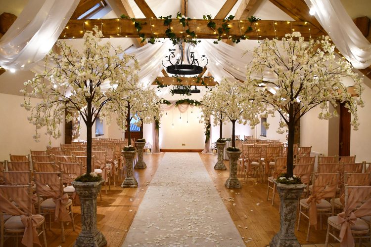 Beyond Decor: How a Wedding Venue Stylist Enhances the Entire Wedding Experience