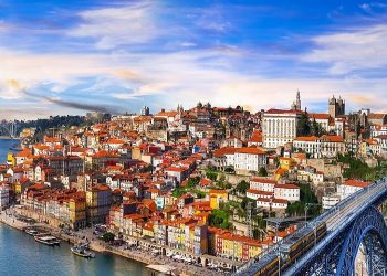 The Convenience of Having an Estate Agent Handle Your Portuguese Property Purchase