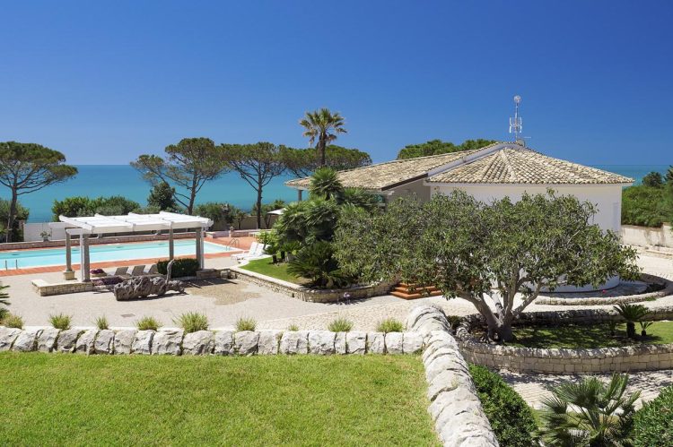 Unparalleled Luxury: Discover the Advantages of Holidaying in Luxury Villas in Sicily