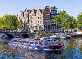 Exploring the Venice of the North: A Guide to Amsterdam Canal Cruises