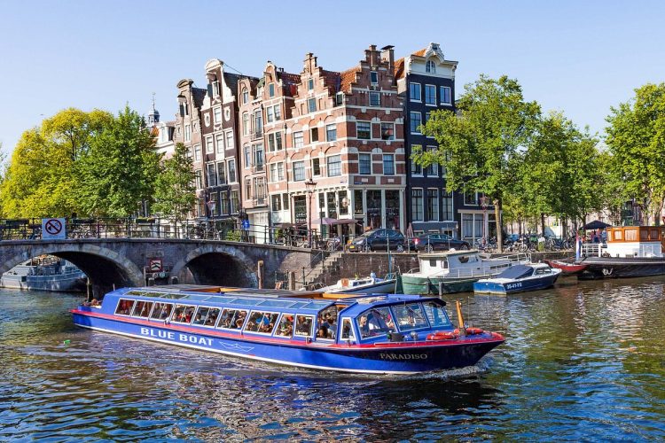 Exploring the Venice of the North: A Guide to Amsterdam Canal Cruises