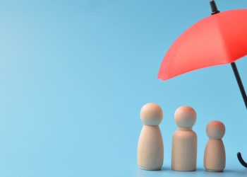 A Detailed Comparison of Chartered Insurance and Traditional Insurance