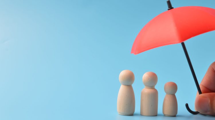 A Detailed Comparison of Chartered Insurance and Traditional Insurance