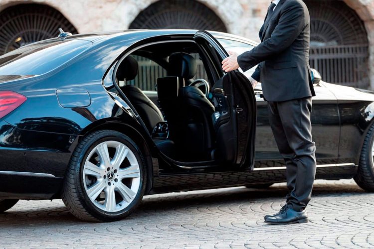 The Top Perks of Choosing Chauffeur Car Hire for Your London Visits