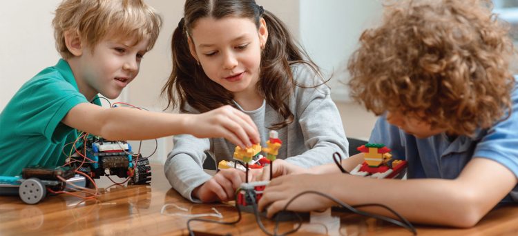 Ditch the Screens, Embrace Science: Unforgettable Adventures Await at a Science Holiday Activity Camp