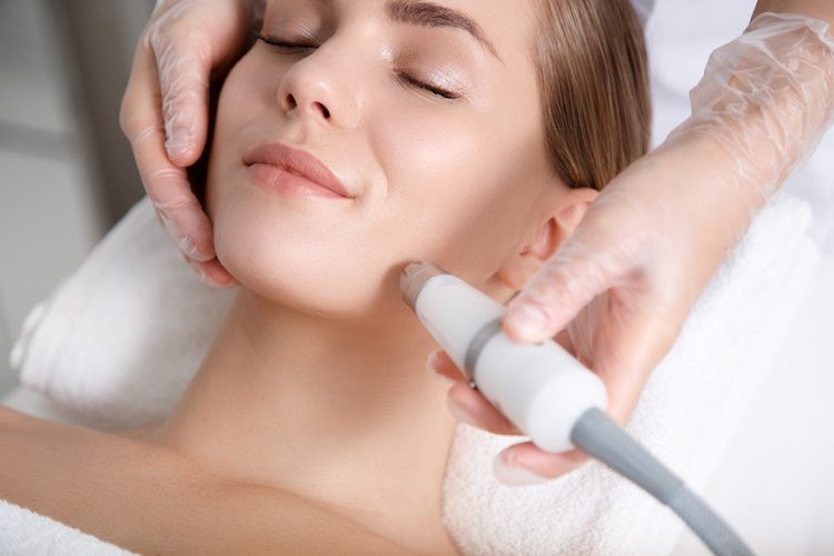 Exploring the Array of Services Offered at a Cosmetic Clinic London