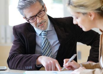 Streamline Your Property Purchase: 5 Key Advantages of Using Online Conveyancing Solicitors
