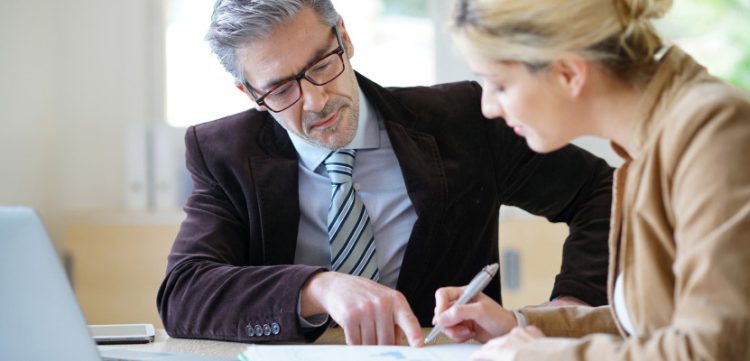 Streamline Your Property Purchase: 5 Key Advantages of Using Online Conveyancing Solicitors