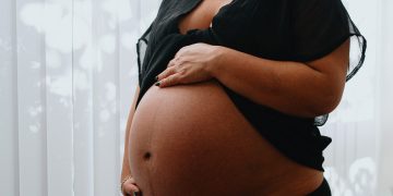 Capturing the Glow: The Rising Popularity of Pregnancy Photo Shoots in London