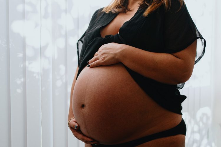 Capturing the Glow: The Rising Popularity of Pregnancy Photo Shoots in London