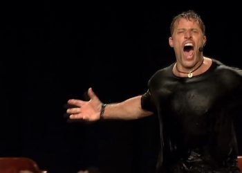 Unleashing Your Inner Power: An Exploration of Tony Robbins’ Transformational Events