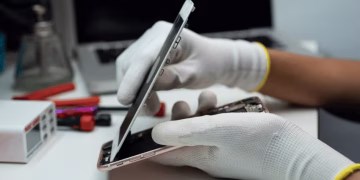 Community Matters: The Role of Trusted Networks in Securing Mobile Phone Repair Near Me