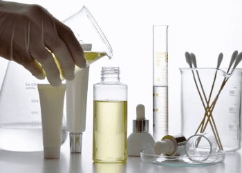 Safe, Compliant, and Market-Ready: The Advantages of Working With a Cosmetic Scientist